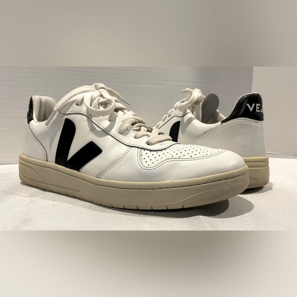 Veja Other - VEJA V-10 White Black Leather Low Top Lace Up Sneakers Men’s Size 9 (42)